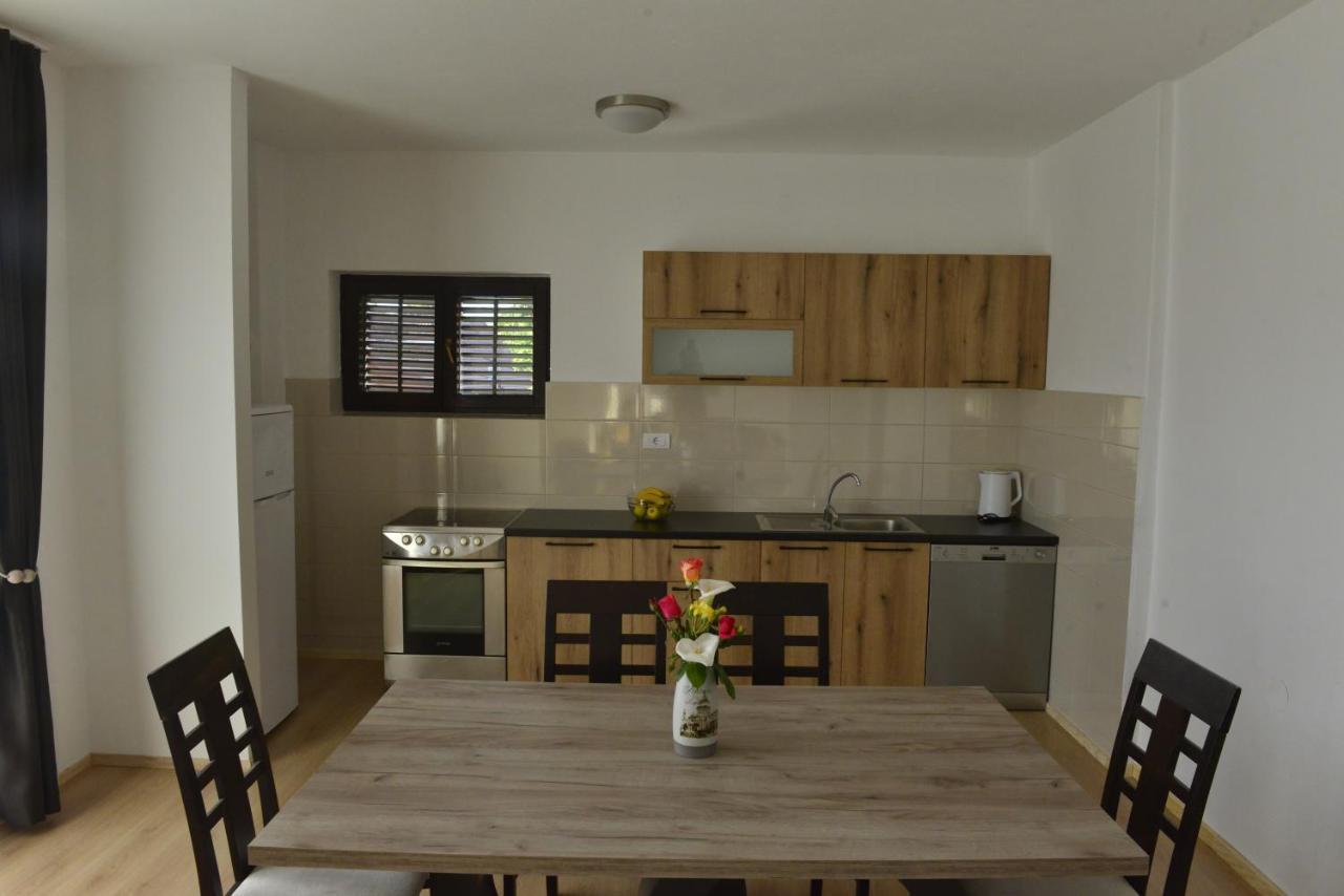 Milosavljevic Apartments Tivat Exteriér fotografie