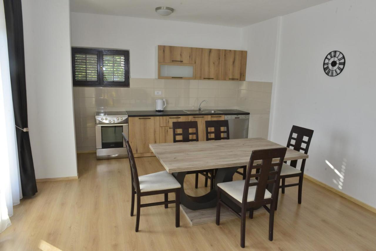 Milosavljevic Apartments Tivat Exteriér fotografie