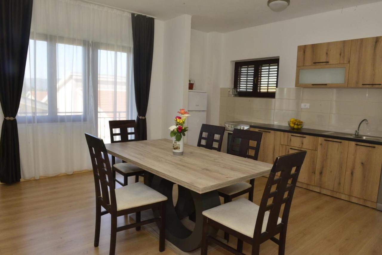 Milosavljevic Apartments Tivat Exteriér fotografie
